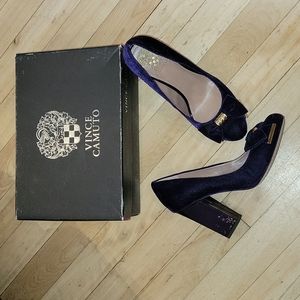Vince camuto velvet eggplant verona heels size 8